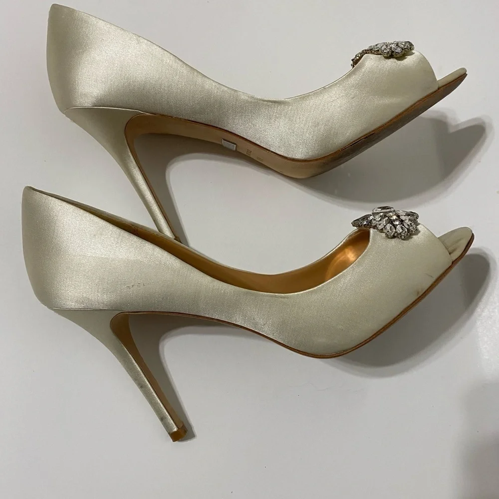 Badgley Mischka Women's Cream Embellished Heels size 9.5